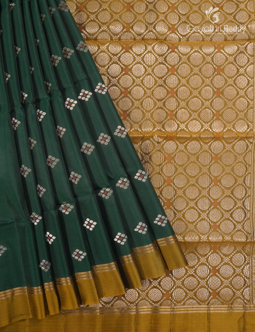 Light weight Kanchipuram Silk Saree in Deep Green and Mustard