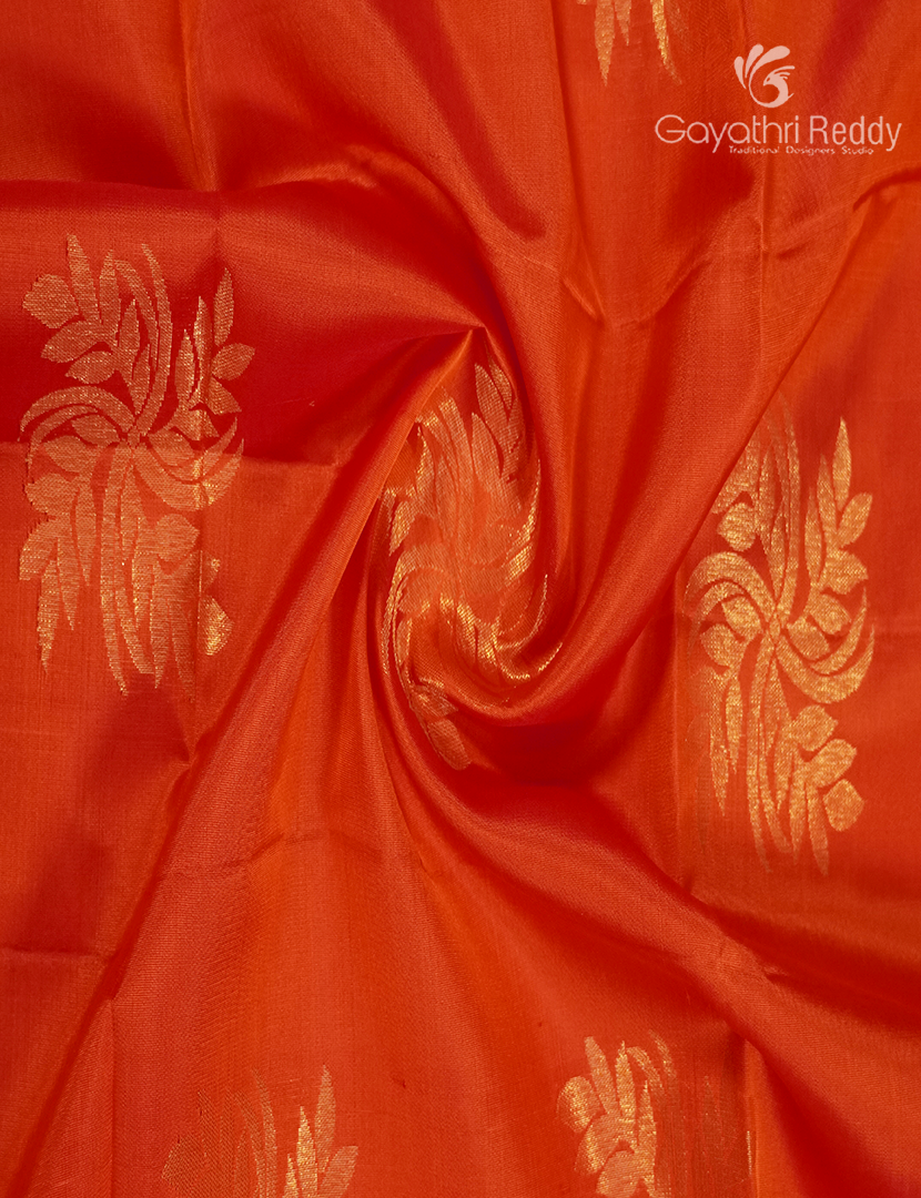 Pure Kanchipuram Soft Silk Saree in Orange and Mehendi Green