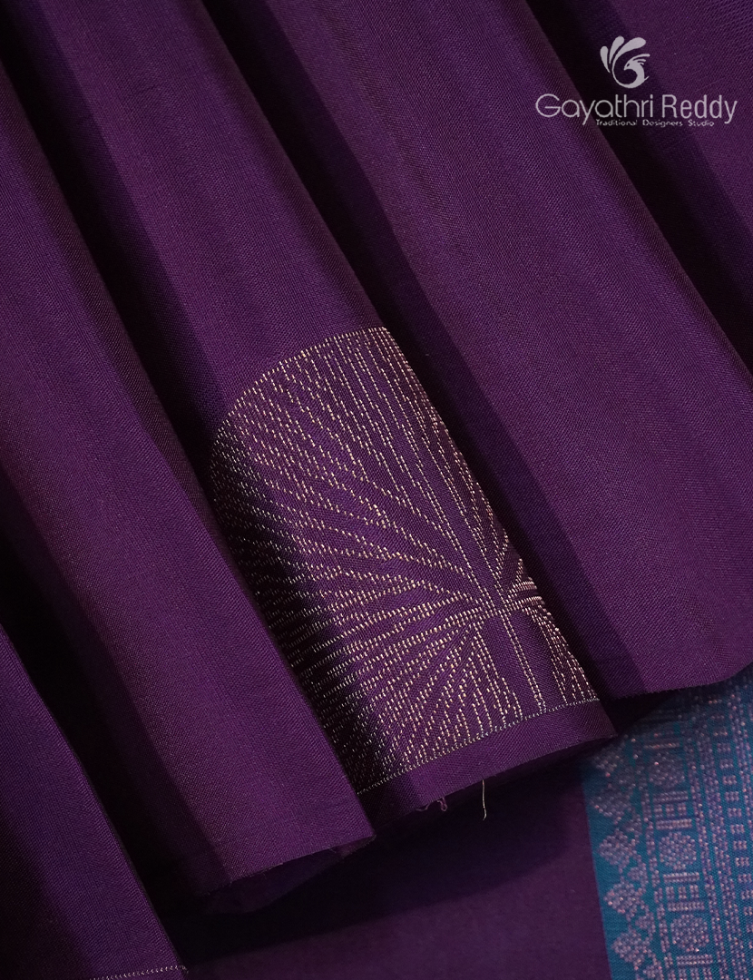Pure Kanchipuram Silk Saree in Deep Purple ( Butta Style )