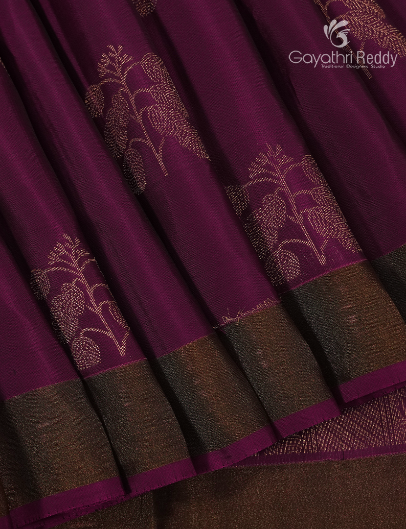 Pure Kanchipuram Silk Saree( Small Borders )-KP8878