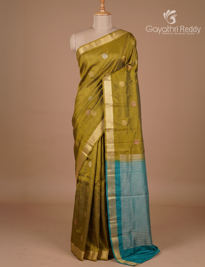Pure Kanchipuram Silk Saree in Mehendi Green and Teal Blue (Small Border )