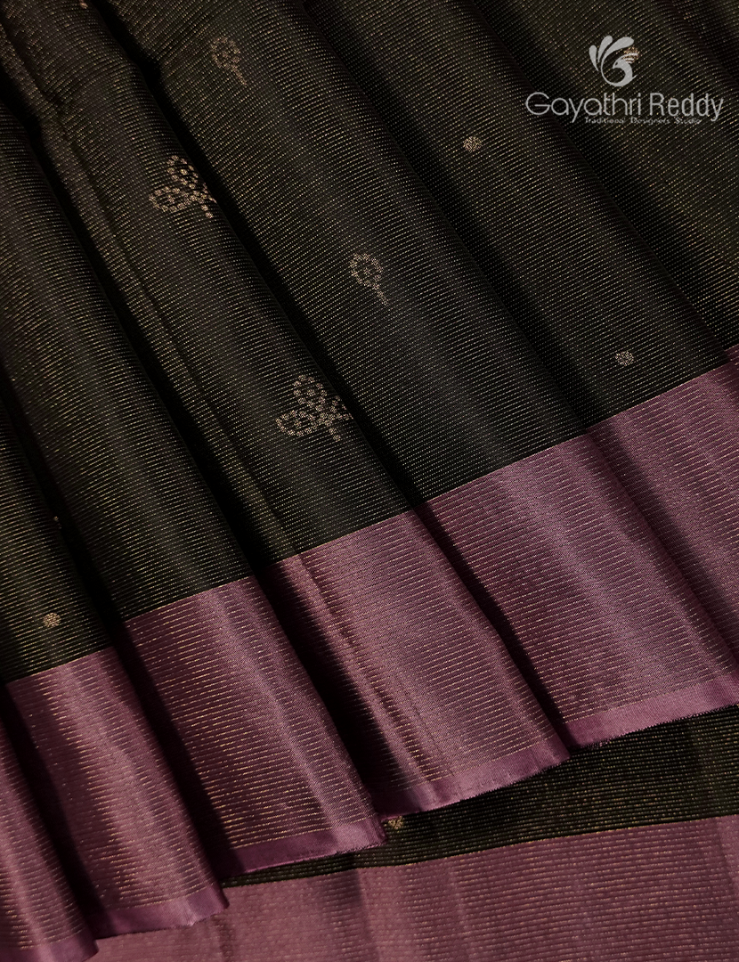 Pure Kanchipuram Light Weight Silk Saree in Black and Onion Pink
