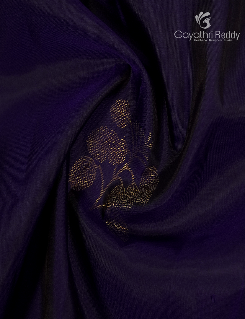 Pure Kanchipuram Silk Saree in Deep Violet and Copper( Small Borders )