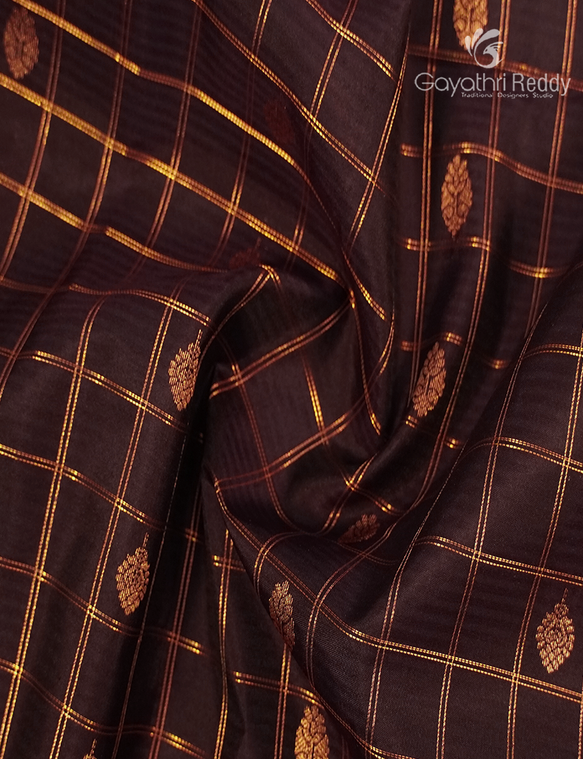 Pure Kanchipuram Vintage Silk Saree in Brown and Mehendi Green