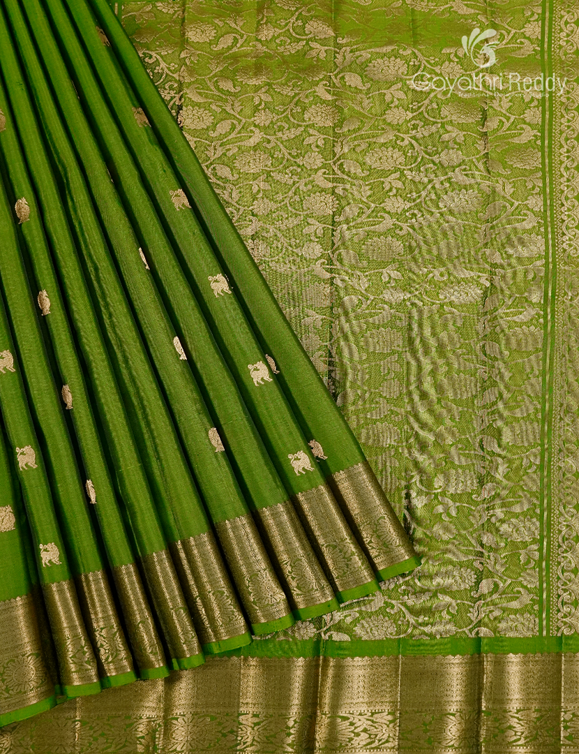 Pure Kanchipuram Silk Saree in Mehendi Green (Medium Borders )