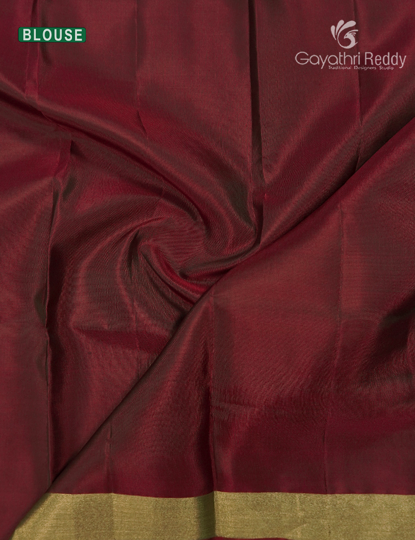 Pure Kanchipuram Silk Saree in Mango Green and Maroon( Small Borders )