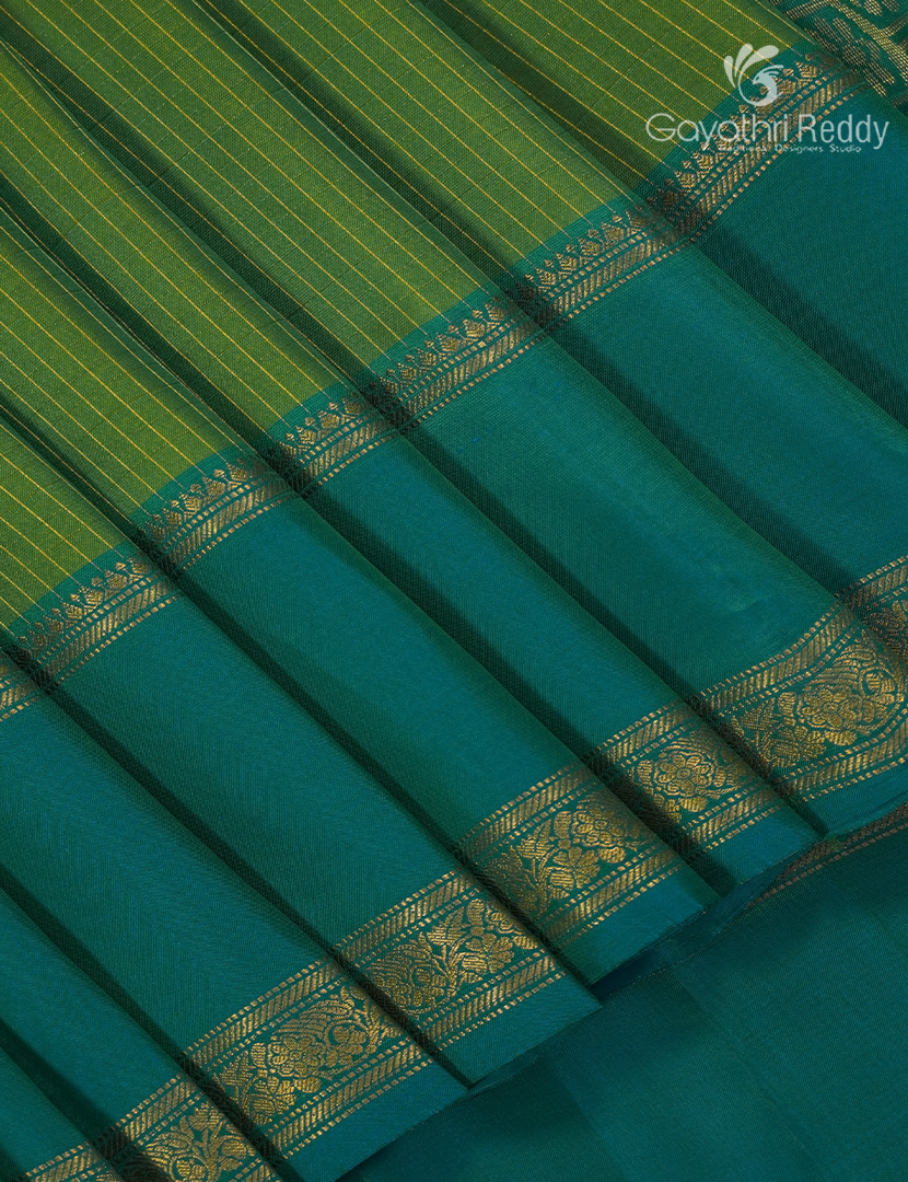 Pure Kanchipuram Light Weight Silk Saree in Parrot Green and Teal Blue