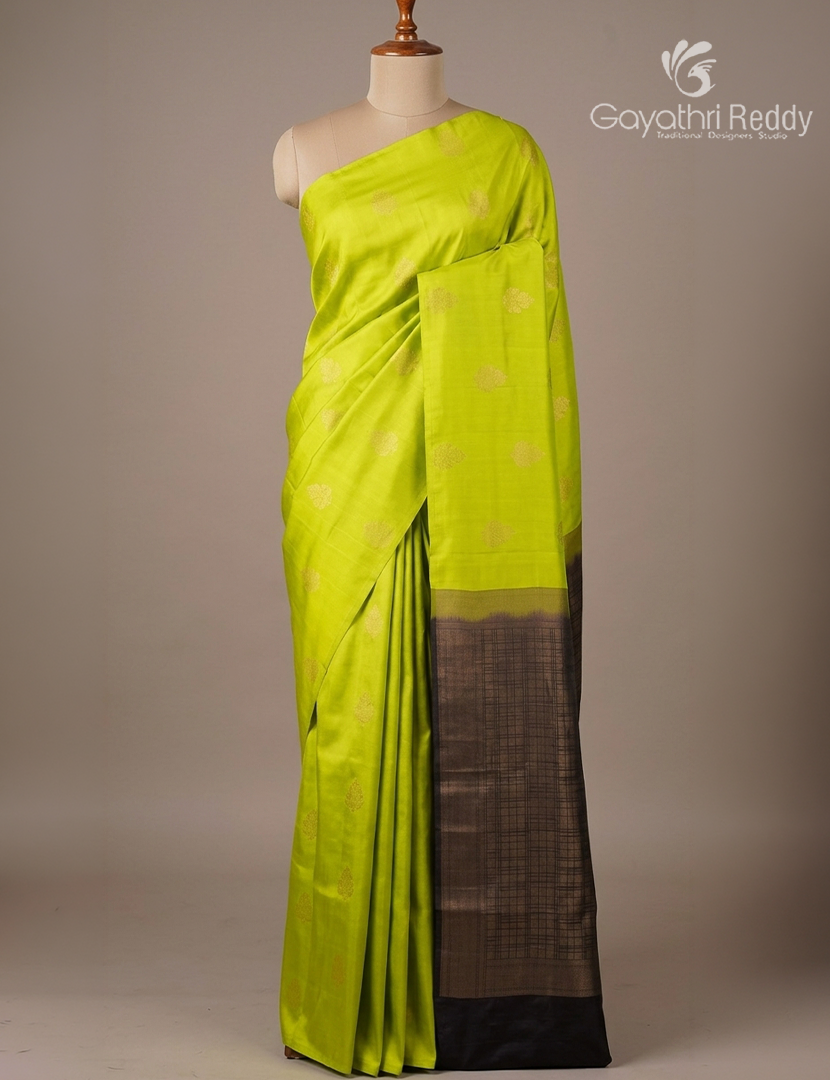 Pure Kanchipuram Silk Saree in Light Green ( Butta Style )