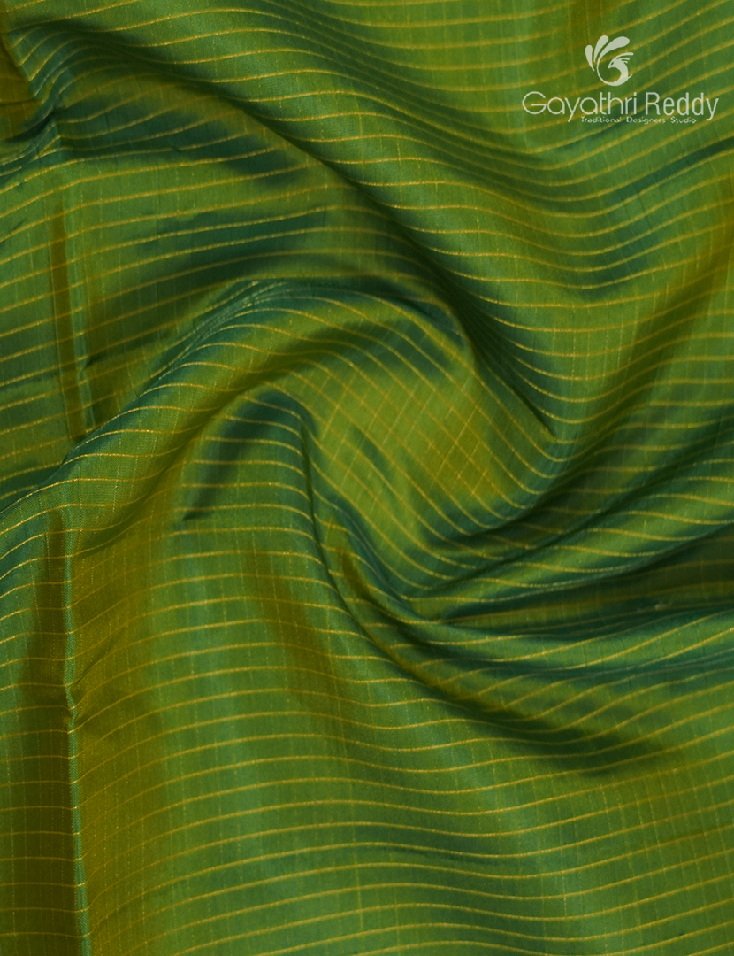Pure Kanchipuram Light Weight Silk Saree in Parrot Green and Teal Blue