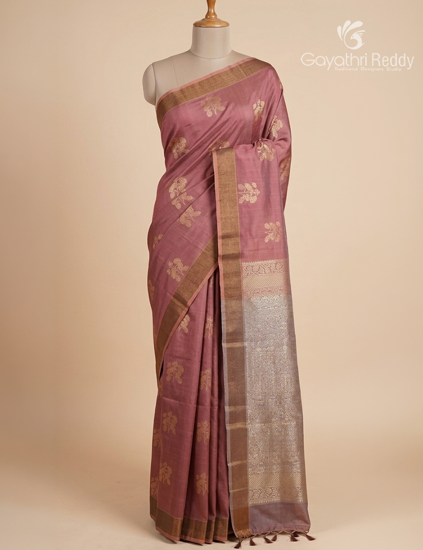 Pure Kanchipuram Silk Saree in Peach ( Small Borders )