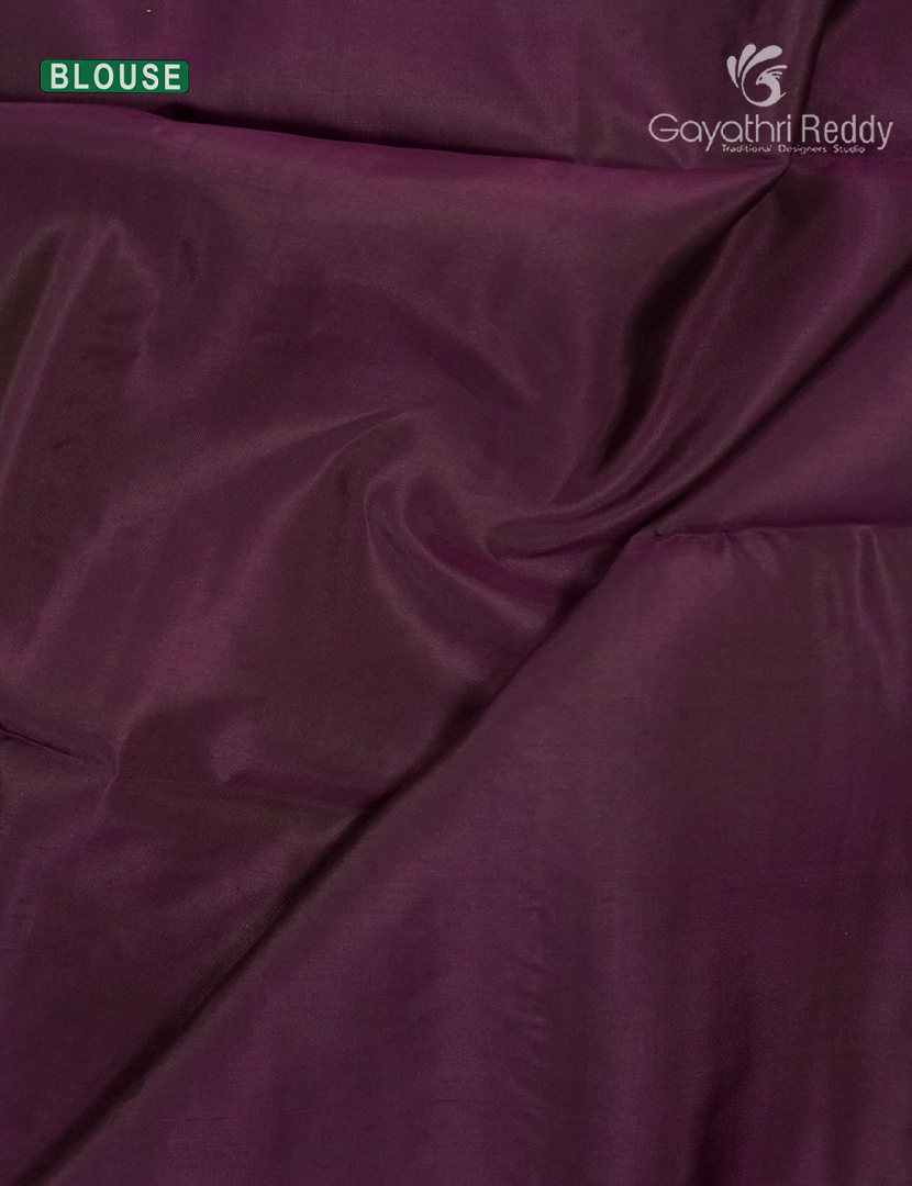 Pure Kanchipuram Soft Silk Saree in Mehendi Green and Deep Wine
