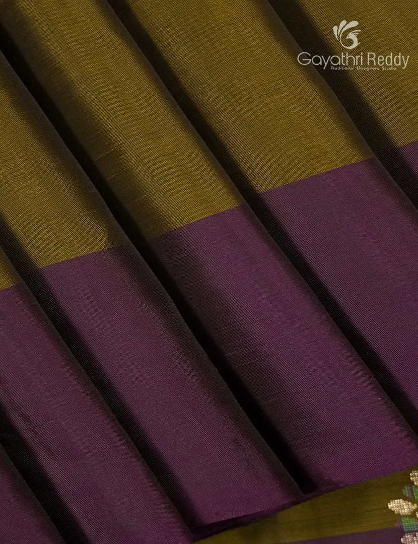 Pure Kanchipuram Soft Silk Saree in Mehendi Green and Deep Wine