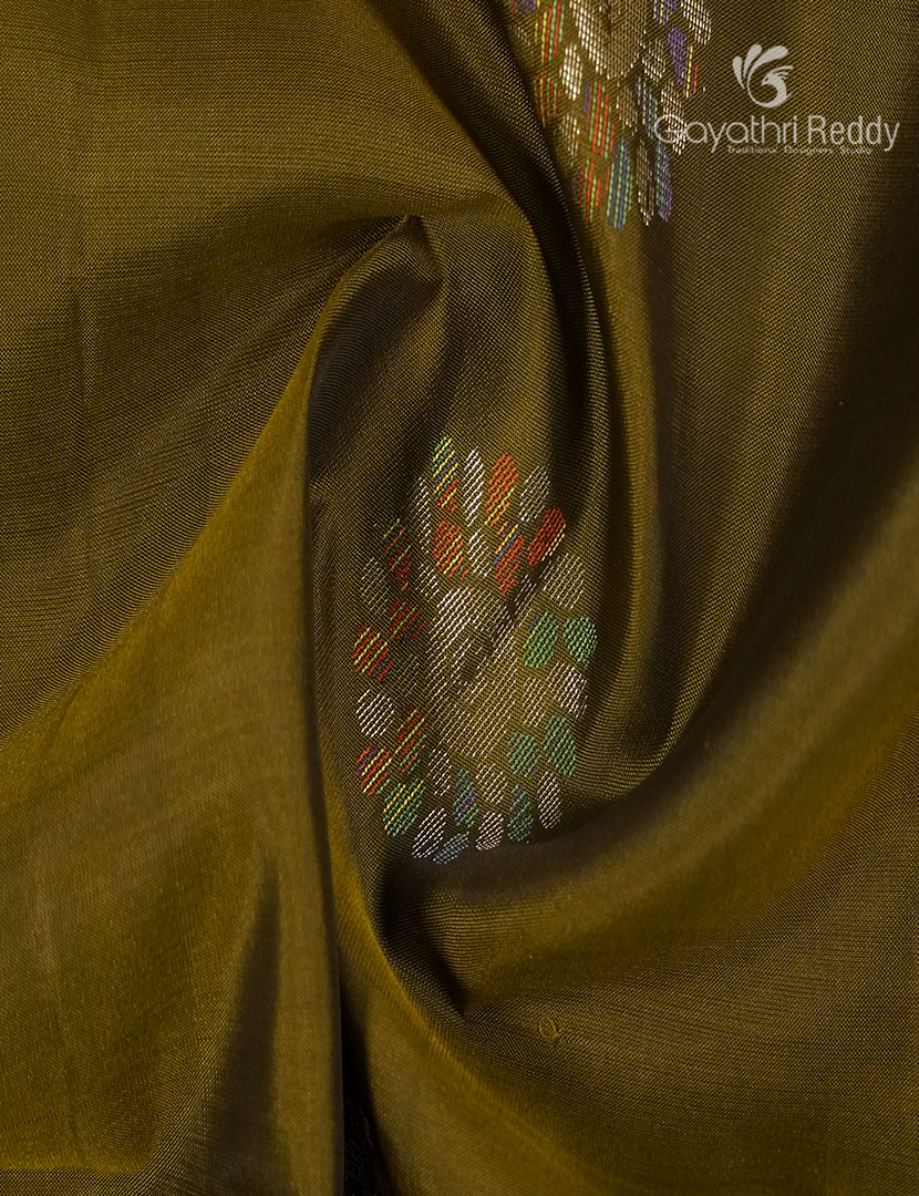 Pure Kanchipuram Soft Silk Saree in Mehendi Green and Deep Wine