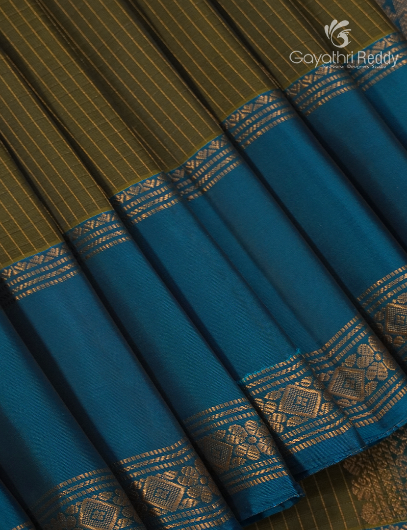 Pure Kanchipuram Light Weight Silk Saree in Deep Olive Green and Peacock Blue