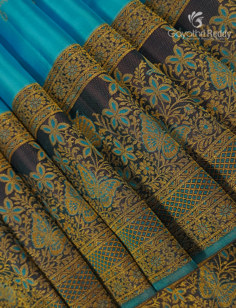 Pure Kanchipuram Silk Saree in Blue and Peacock Blue ( Butta Pattern )