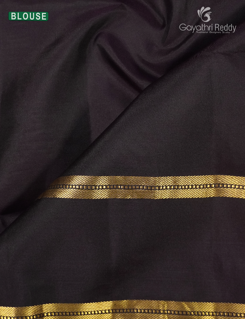 Pure Kanchi Vintage Saree in Dual tone of Magenta Pink and Vibrant Orange with Deep Snuff