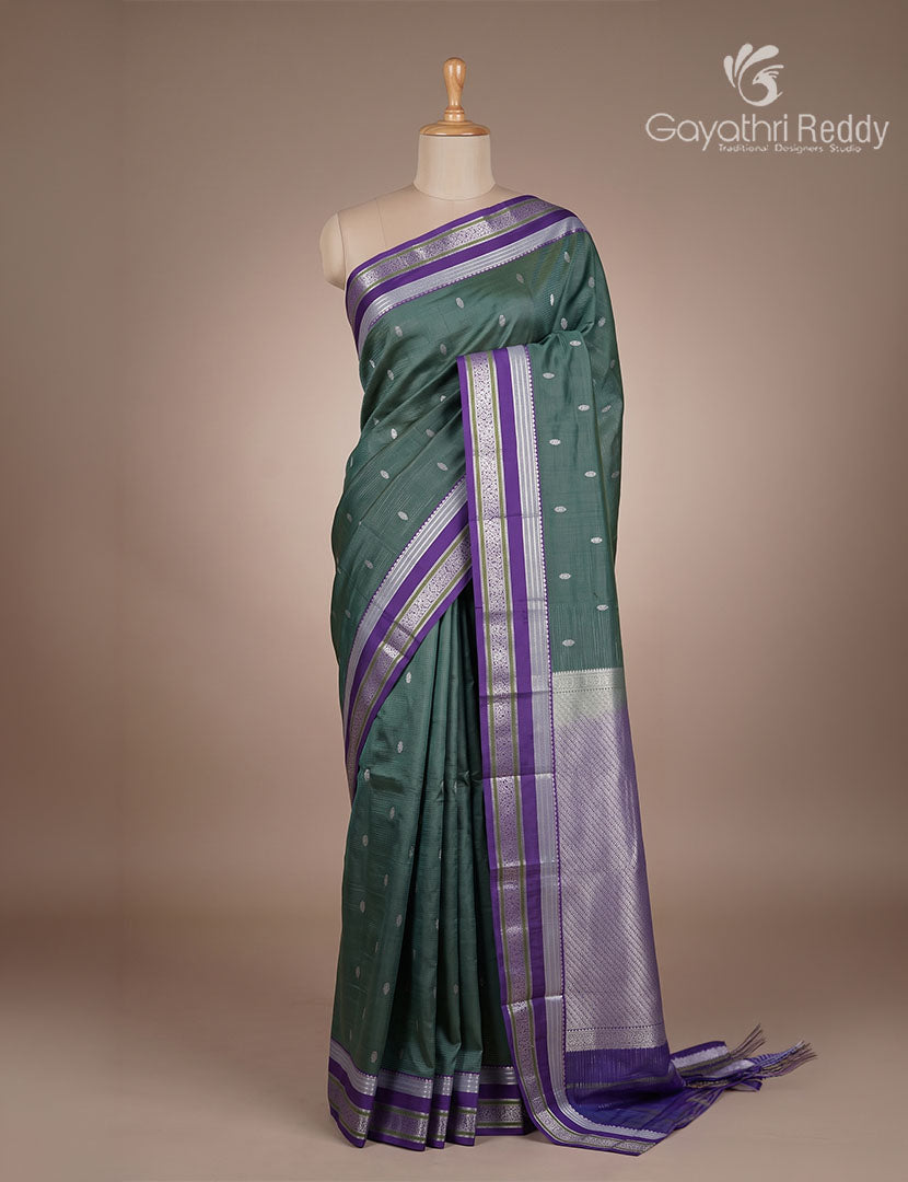Pure Kanchipuram Silk Vintage Saree in Dual Tone of Sage Green and Purple