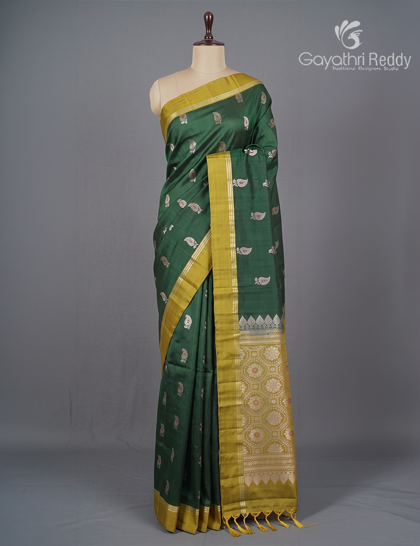 Light weight Kanchipuram Silk Saree in Deep Bottle Green and Mehendi Green
