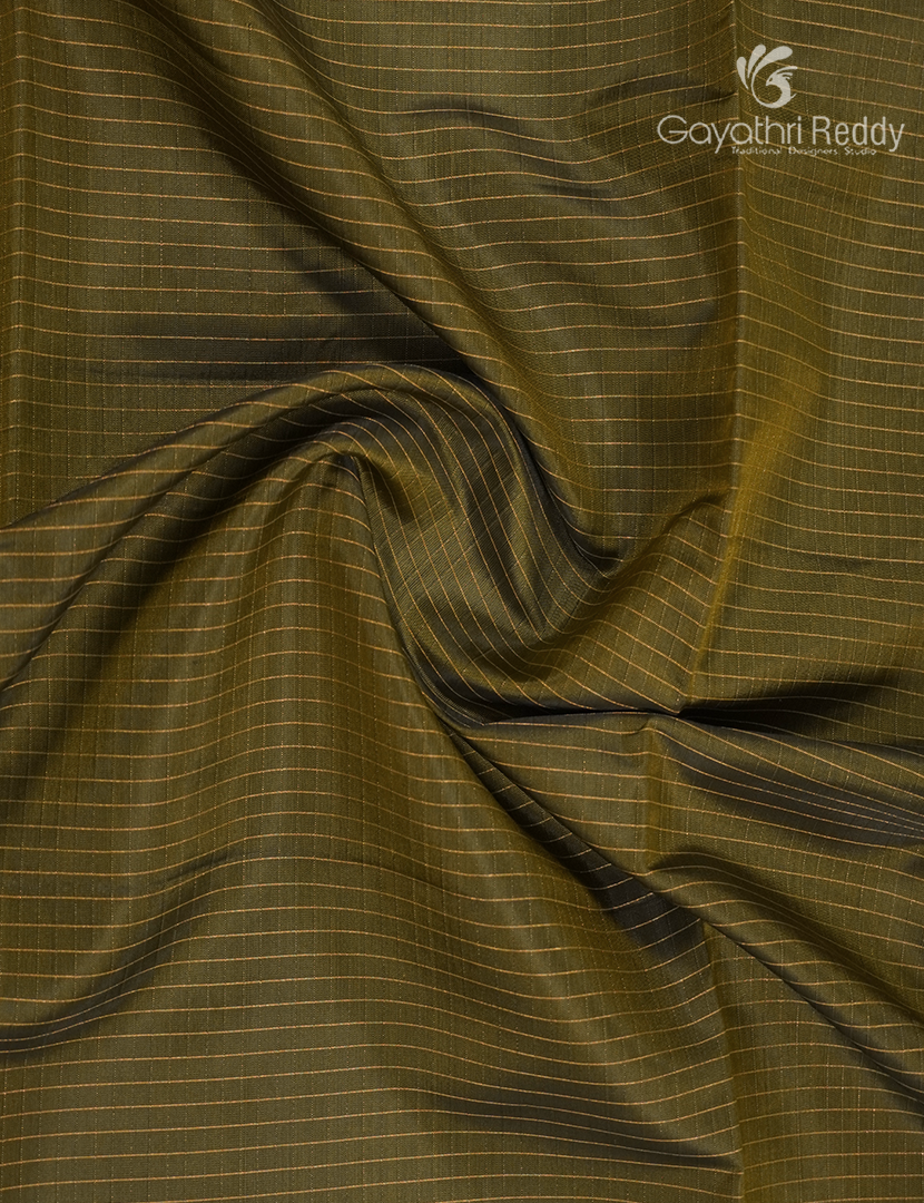 Pure Kanchipuram Light Weight Silk Saree in Deep Olive Green and Peacock Blue