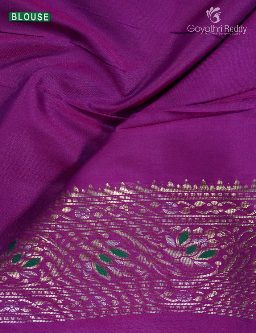 Semi Kanchipuran Silk Saree in Bottle Green and Magenta