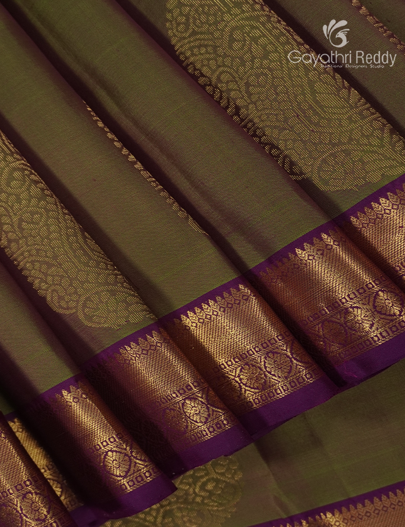 Pure Kanchipuram Silk Saree in Henna Green and Magenta