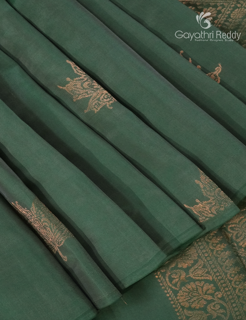 Pure Kanchipuram Silk Saree in Sage Green (Butta Style )