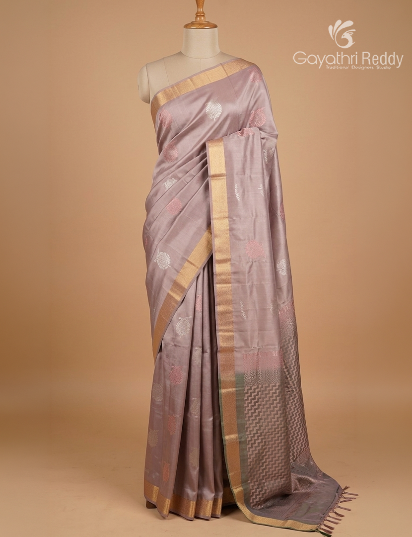 Pure Kanchipuram Silk Saree in Pastel Peach ( Small Borders )