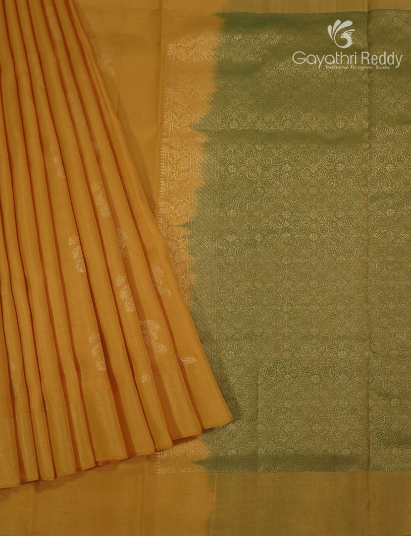 Pure Kanchipuram Silk Saree in Yellow and Mehendi Green ( Small Borders )