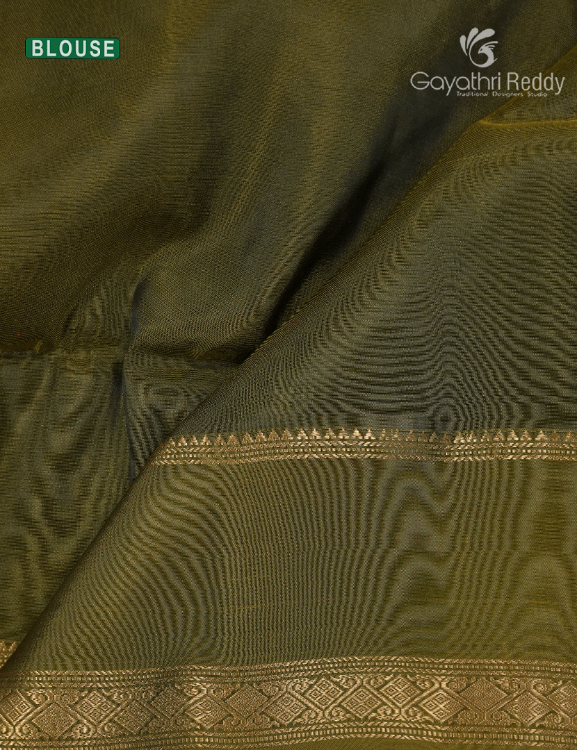 Pure Kanchipuram Light Weight Silk Saree in Deep Navy Blue and Olive Green