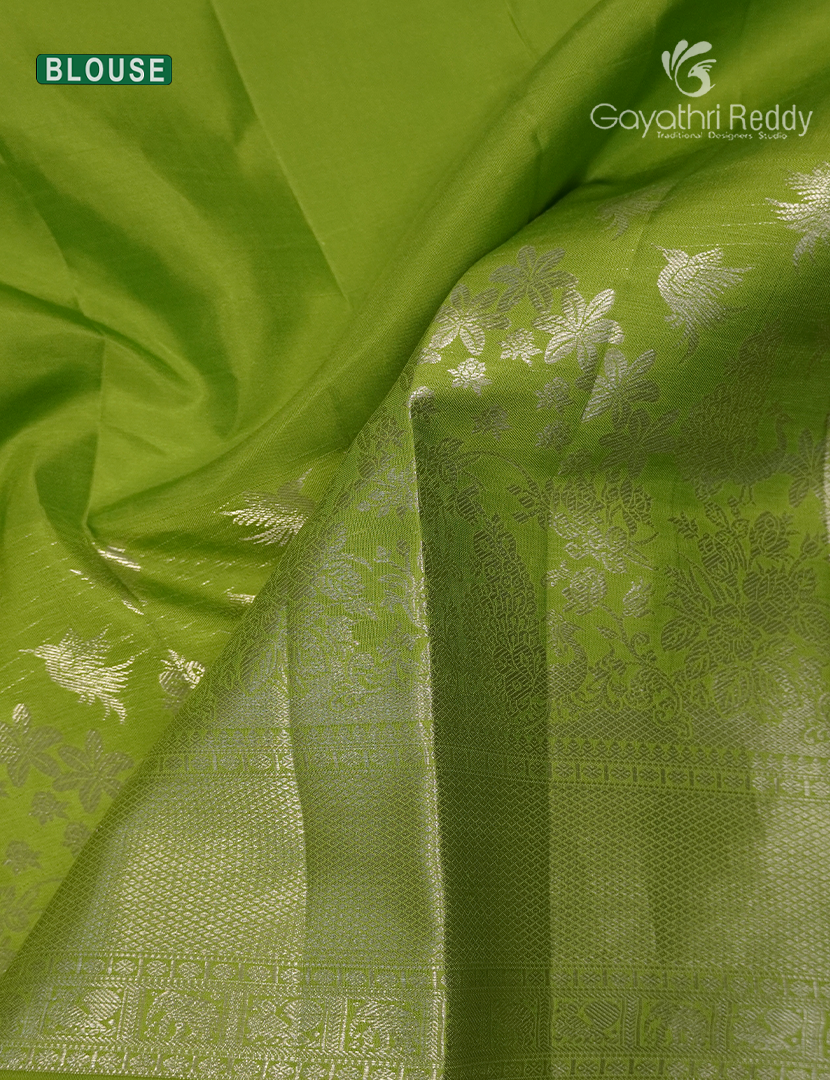 Pure Kanchipuram Bridal Silk Saree in Lavender and Parrot Green