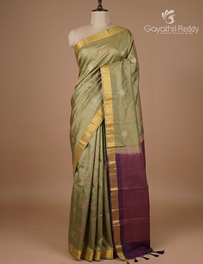 Pure Kanchipuram Silk Saree in Olive Green ( Small Borders )