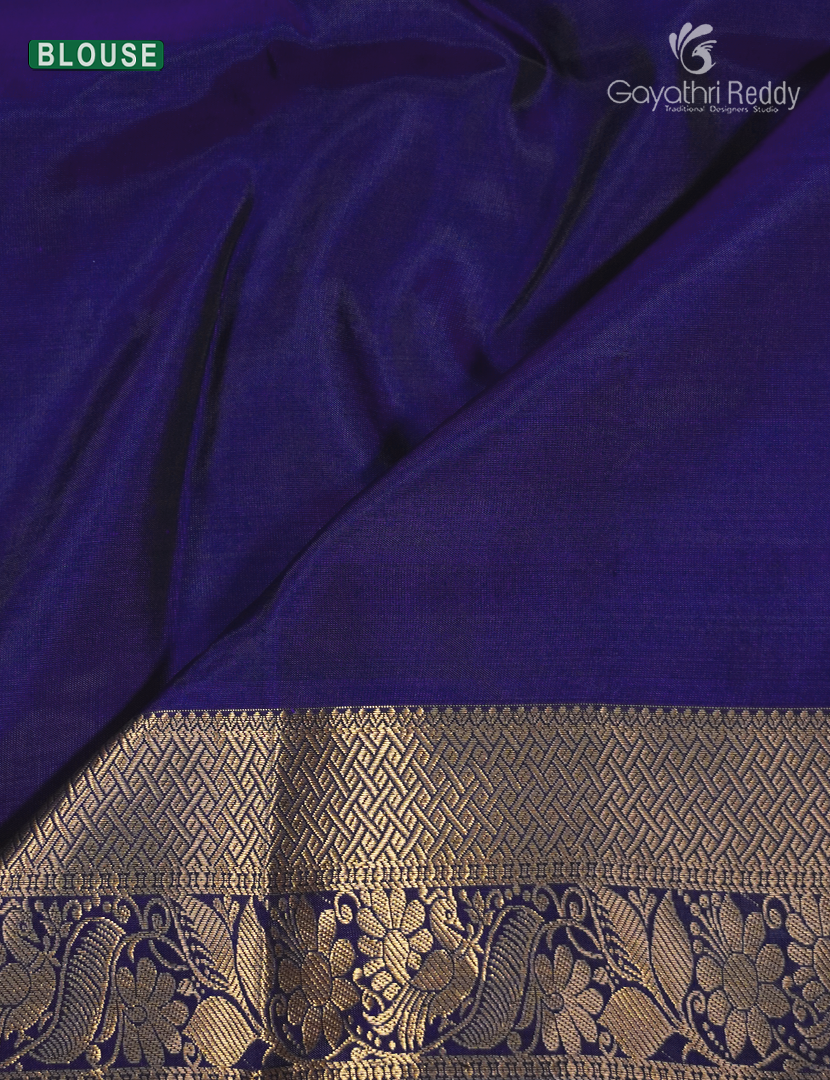 Pure Kanchipuram Silk Saree in Deep Leaf Green and Navy Blue