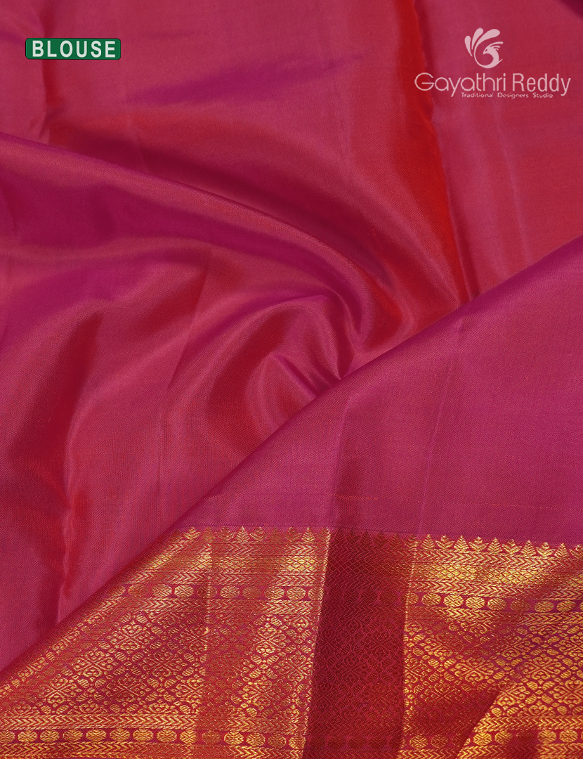 Pure Kanchipuram Silk Saree in Rani Pink ( Butta Pattern )