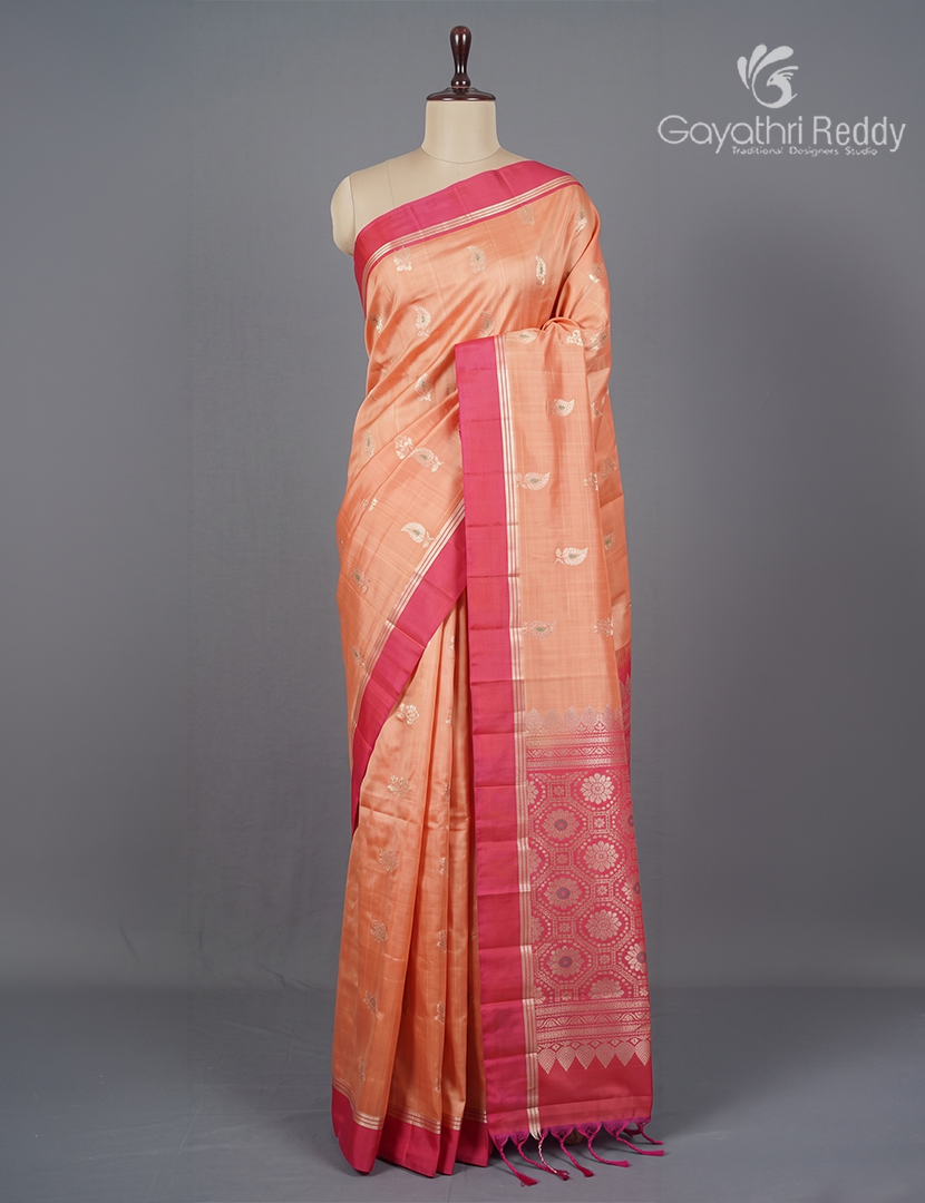 Light weight Kanchipuram Silk Saree in Light Peach and Rani Pink