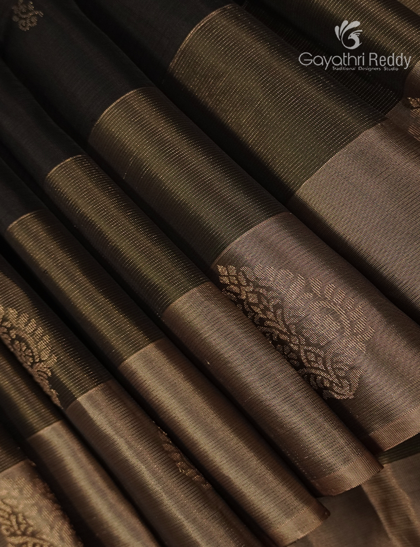 Pure Kanchipuram Light Weight Silk Saree in Black
