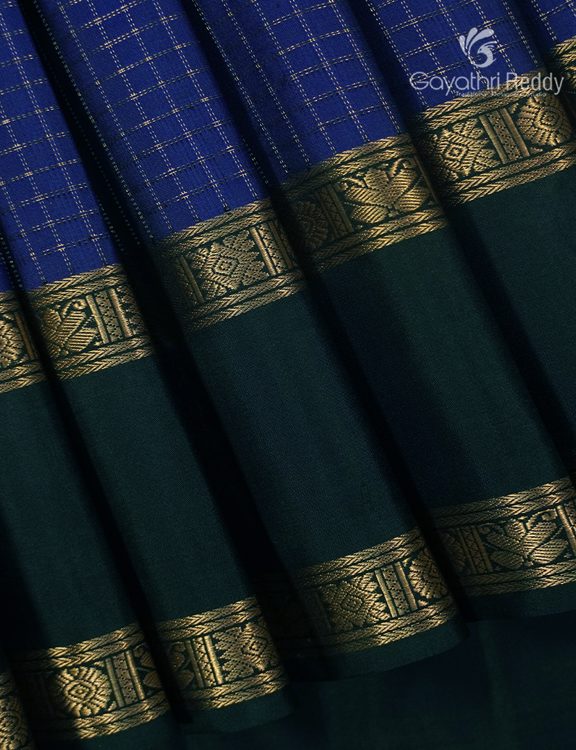 Pure Kanchipuram Vintage Silk Saree in Blue and Bottle Green