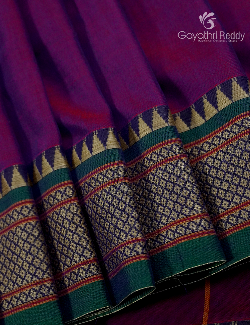 Pure Narayanpet Cotton Saree in Dual tone of Deep Magenta