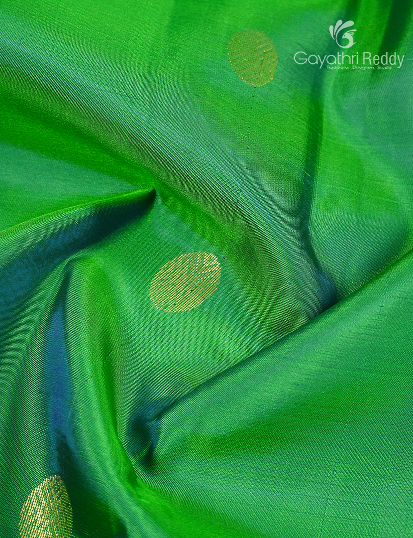 Pure Kanchipuram Silk Saree in Parrot Green and Royal blue (Medium Borders )