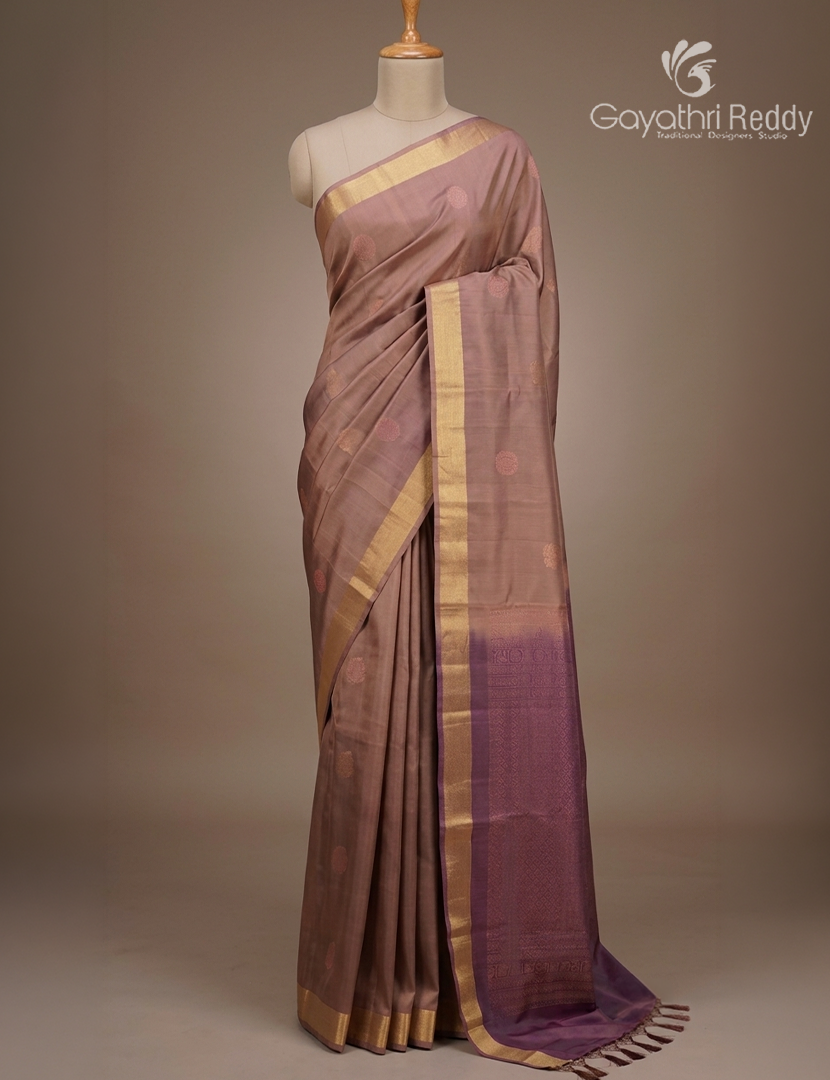 Pure Kanchipuram Silk Saree in Onion Pink ( Small Borders )