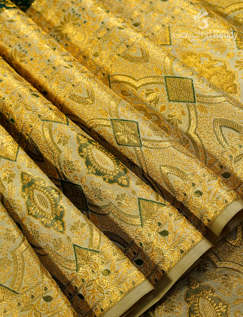 Pure Kanchipuram Bridal Silk in Bottle Green and Olive Green