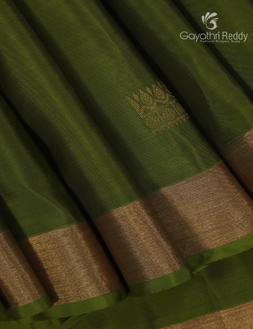 Pure Kanchipuram Silk Saree in Green and Deep Purple ( Small Borders )