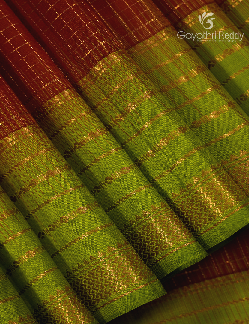 Pure Kanchipuram Vintage Silk Sare in Rust Red and Parrot Green