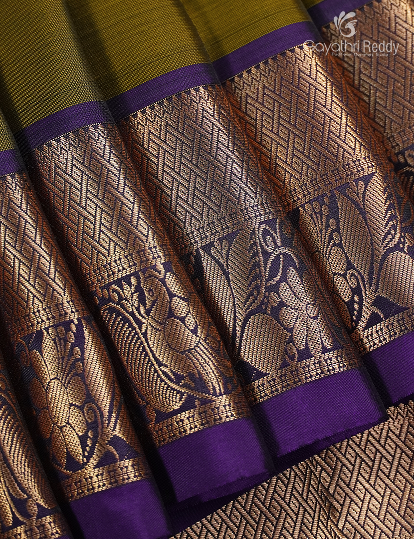 Pure Kanchipuram Silk Saree in Dry Mehendi and Deep Violet