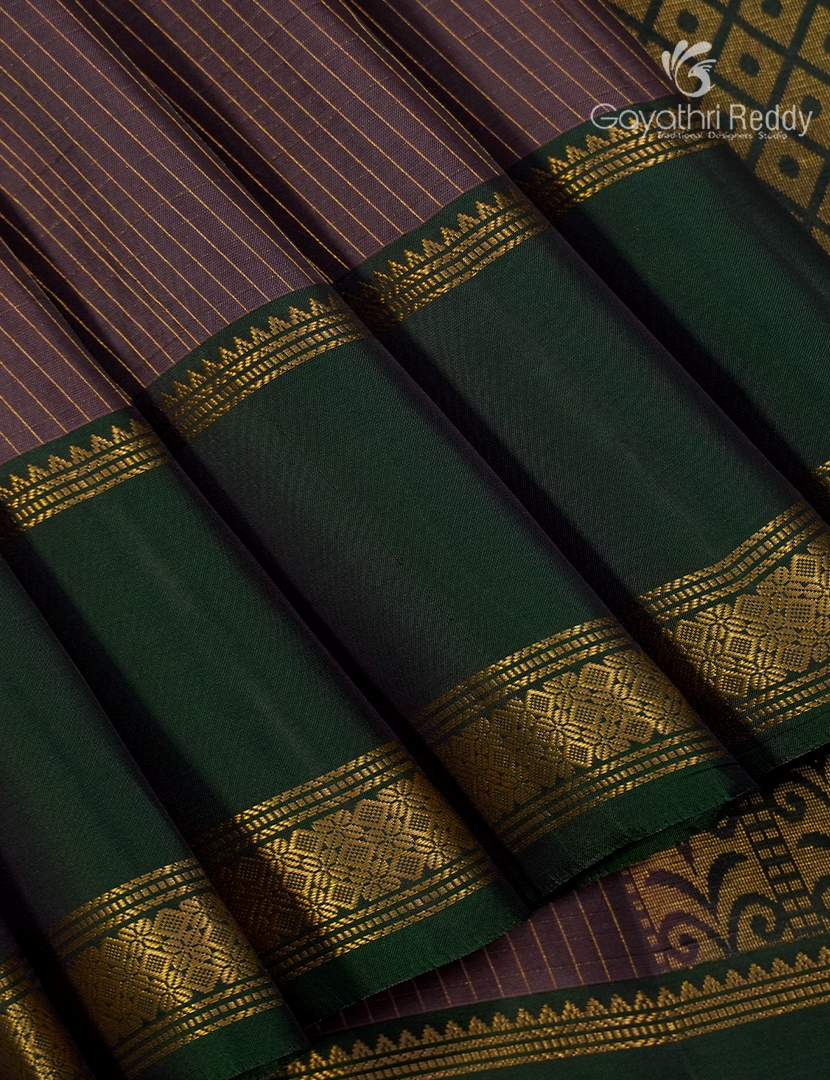 Pure Kanchipuram Light Weight Silk Saree in Onion Pink and Bottle Green
