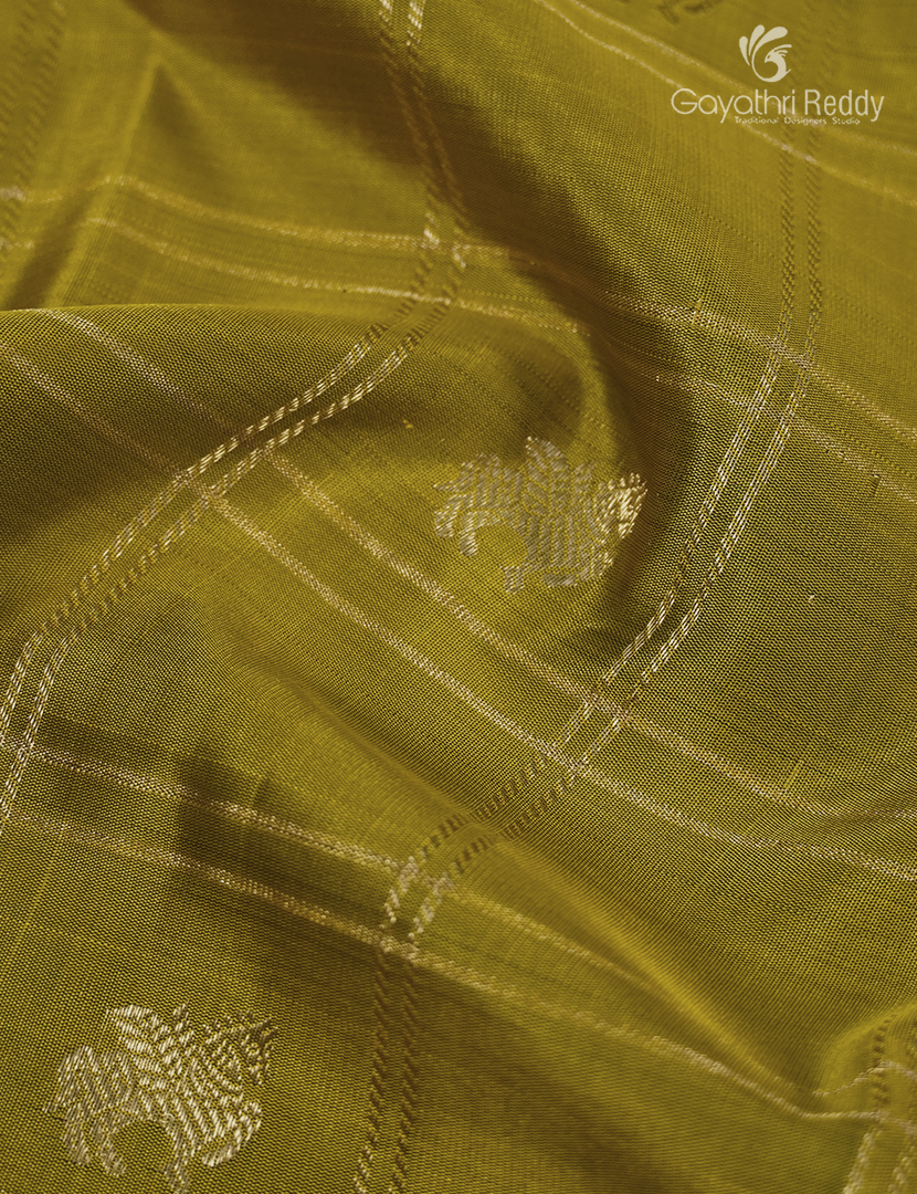 Pure Kanchipuram Vintage Saree in Mehendi Green and Deep Brown