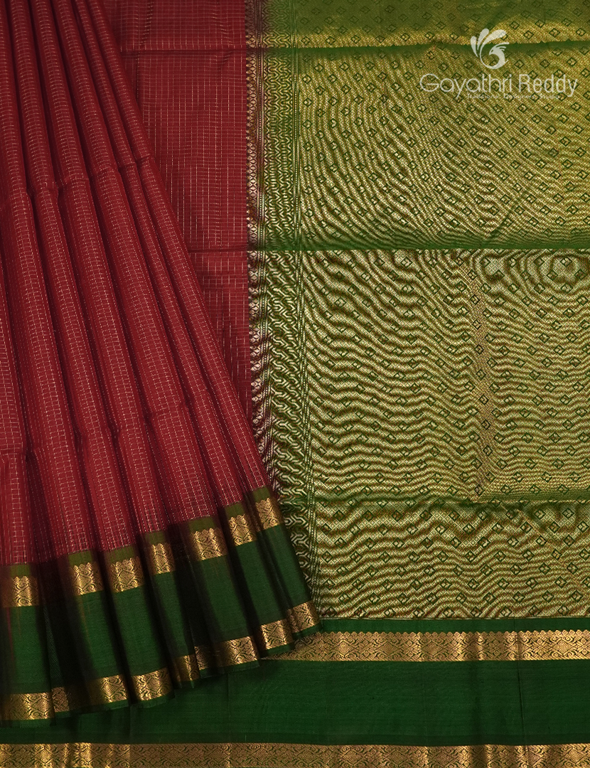 Pure Kanchipuram Vintage Silk Saree in Maroon Red and Bottle Green