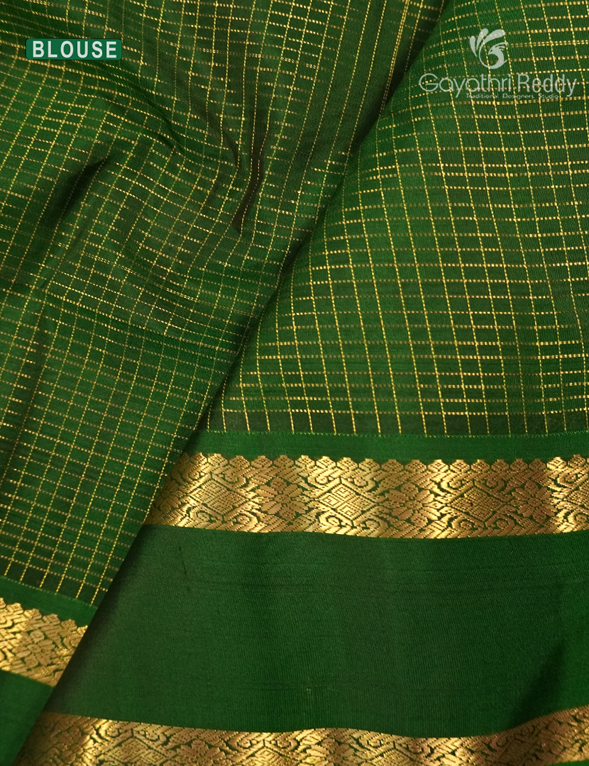 Pure Kanchipuram Vintage Silk Saree in Maroon Red and Bottle Green