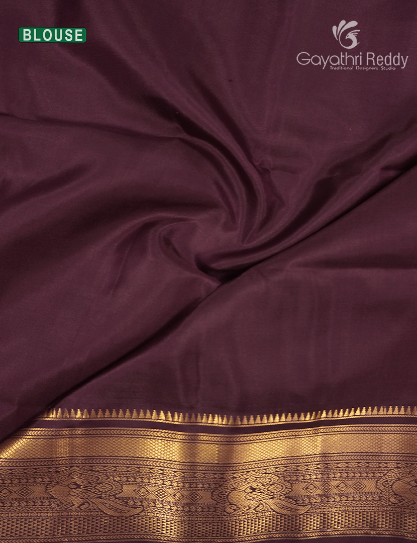 Pure Kanchipuram Soft Silk Saree in Chikoo and Brown