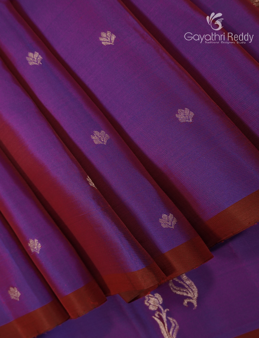 Pure Kanchipuram Light Weight Silk Saree in Magenta and Maroon