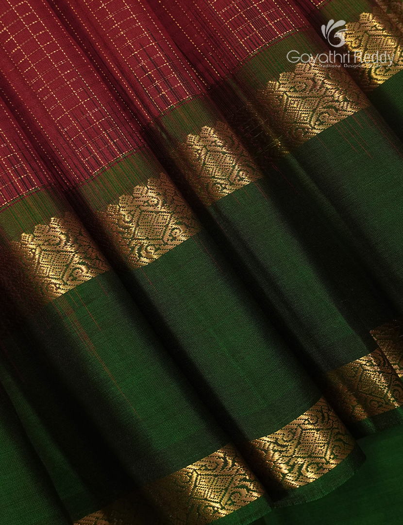 Pure Kanchipuram Vintage Silk Saree in Maroon Red and Bottle Green